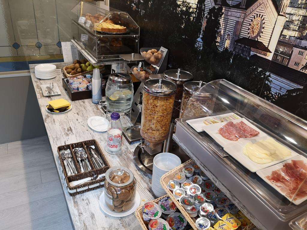 Eurohotel Piacenza Restoran fotoğraf